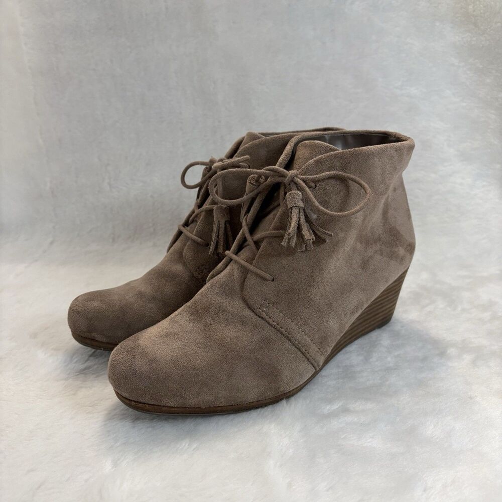 Women’s Dr Scholl’s Dakota Ankle Wedge Booties Size 9 Taupe Suede Look Tassels